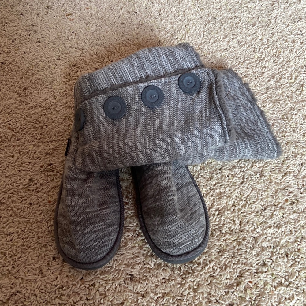 Mukluk winter boots. Size 10. Fit is small fuzzy inside